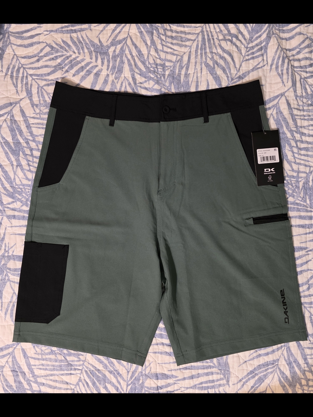 NWT! Dakine MTB Shorts Sz. 32